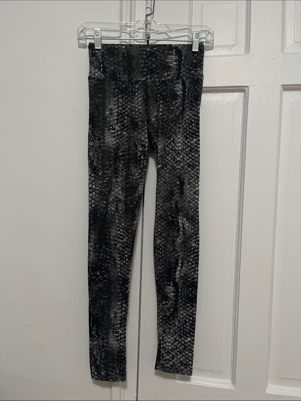 brazil // wear Black Marble Active Leggings - Small